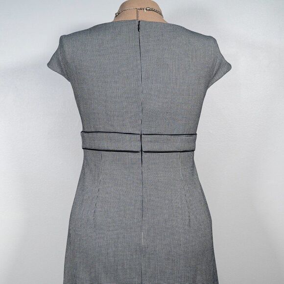 Jones New York Black and White Houndstooth Knit Cap Sleeve Shift Dress - Picture 6 of 7